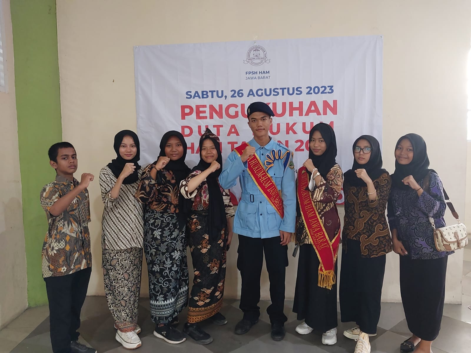 Read more about the article 8 Siswa/i SMKN 1 Gunungputri Kab. Bogor mengikuti Kegiatan Pengukuhan Duta Hukum dan HAM Provinsi Jawa Barat 2023: Spirit Berbagi untuk Masyarakat